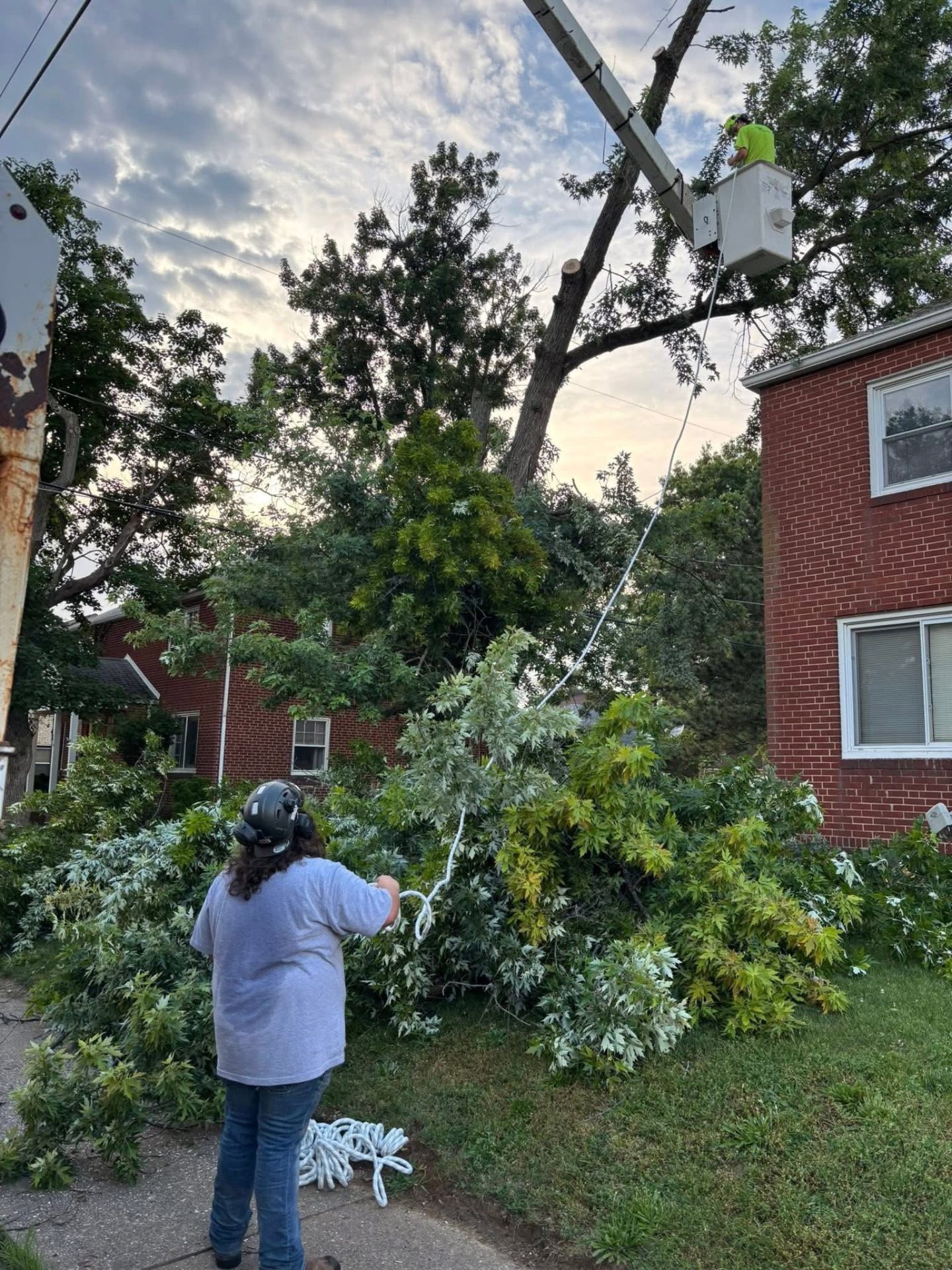La Familia bucket truck at a brick home in Canton, OH
